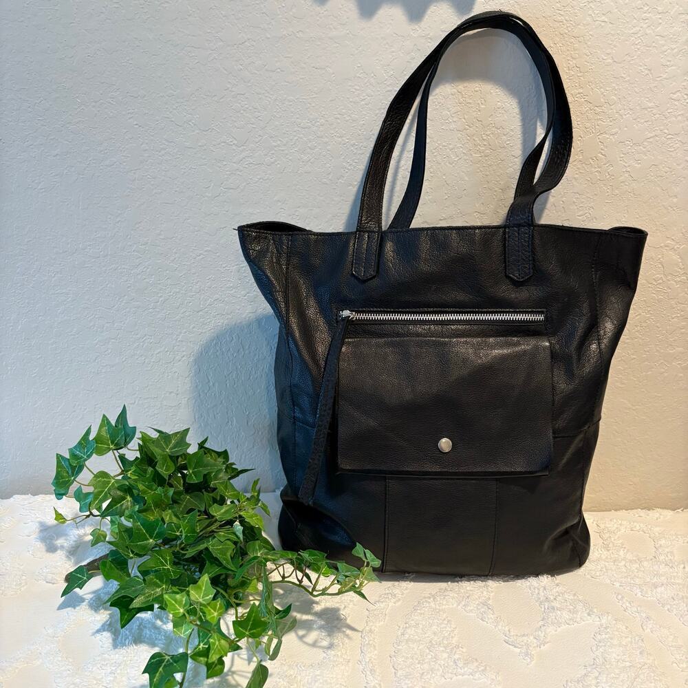Classic Black Leather Shoulder Bag with Front Pocket